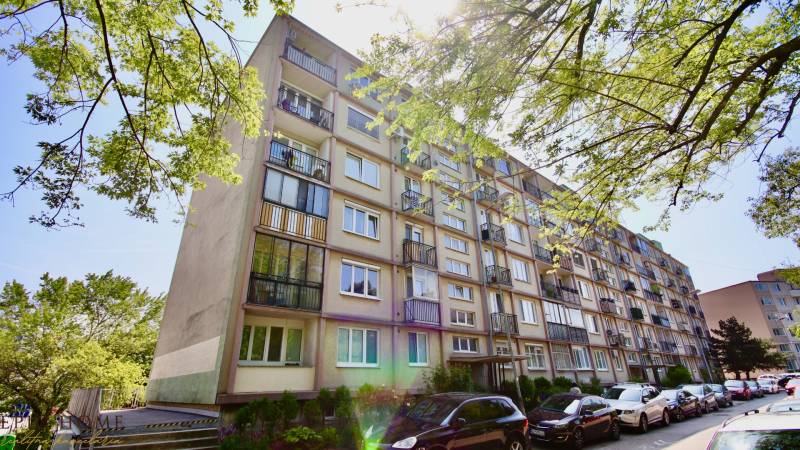 2-izbovy-byt-so-balkonom-loggiou-pivnicou-Bratislava-ul-Sibirska-05312023_88.jpg